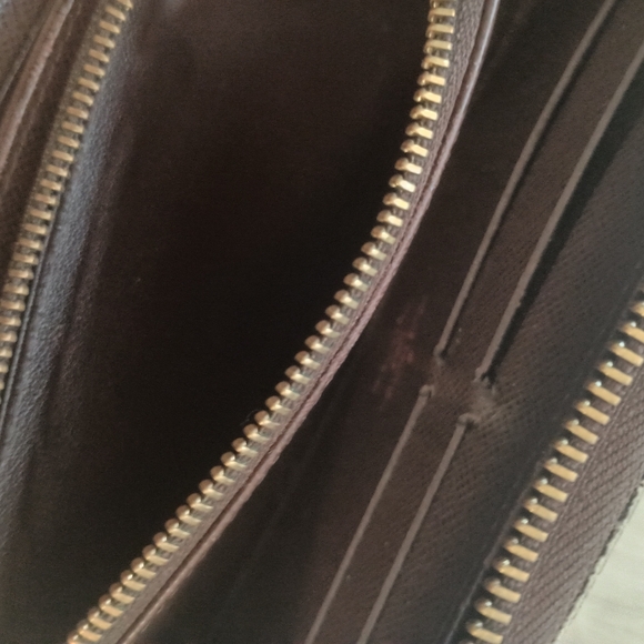 Authentic Louis Vuitton round zipper wallet - Picture 12 of 15